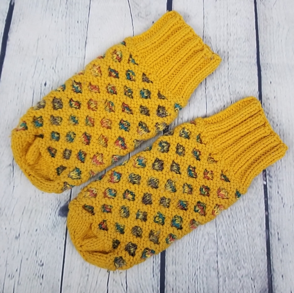 Handmade knit unlined mittens - Picture 4 of 4